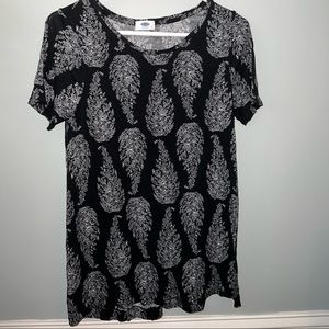 Women’s black and white paisley shirt.